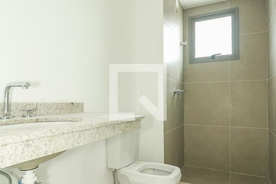 Banheiro da Suíte de apartamento à venda com 1 quarto, 47m² em Passo D’areia, Porto Alegre