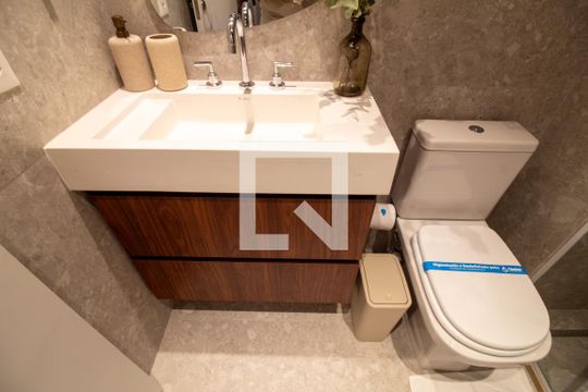 Banheiro de kitnet/studio para alugar com 1 quarto, 24m² em Brooklin, São Paulo