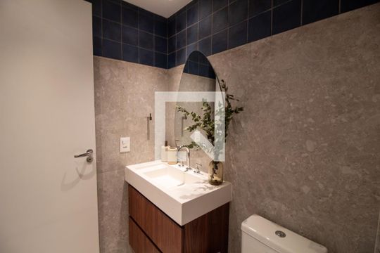 Banheiro de kitnet/studio para alugar com 1 quarto, 24m² em Brooklin, São Paulo