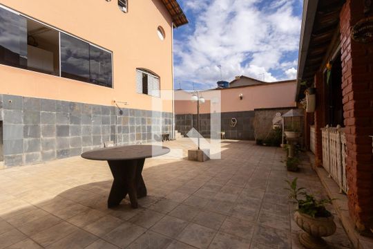 Quintal de casa à venda com 4 quartos, 367m² em Santa Amelia, Belo Horizonte