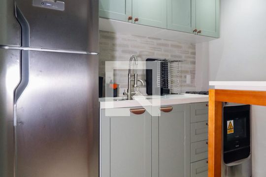 Cozinha de kitnet/studio para alugar com 1 quarto, 26m² em Cidade Jardim, São Paulo