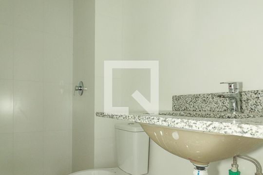 Banheiro de kitnet/studio à venda com 0 quarto, 30m² em Moinhos de Vento, Porto Alegre