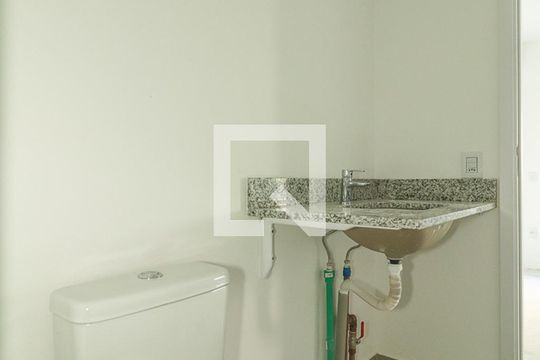 Banheiro de kitnet/studio à venda com 0 quarto, 30m² em Moinhos de Vento, Porto Alegre