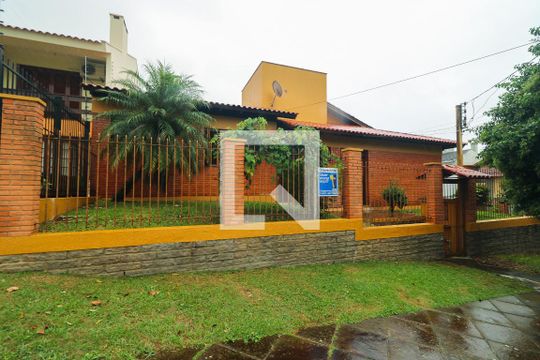 Fachada de casa à venda com 3 quartos, 200m² em Espírito Santo, Porto Alegre