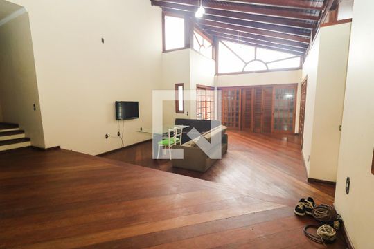 Casa à venda com 3 quartos, 200m² em Espírito Santo, Porto Alegre