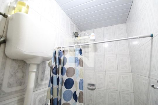 Banheiro da suíte 1 de casa para alugar com 2 quartos, 80m² em Jacarepaguá, Rio de Janeiro