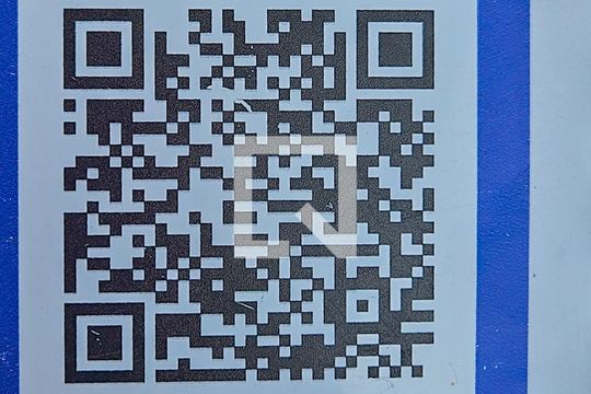 Placa - QrCode de apartamento para alugar com 2 quartos, 100m² em Vila Julia, Guarujá