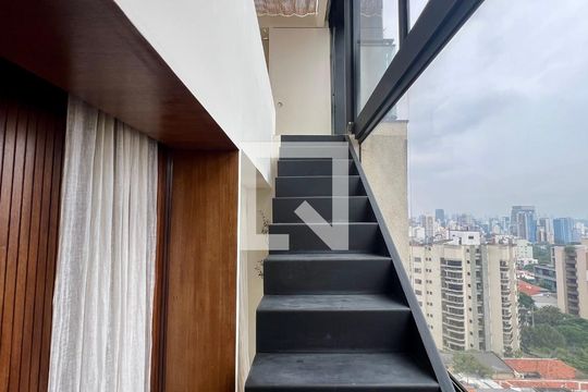 Escada de apartamento à venda com 1 quarto, 66m² em Sumarezinho, São Paulo