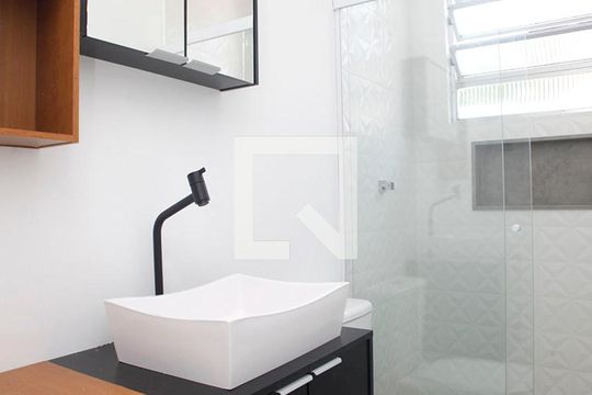 Banheiro de apartamento à venda com 1 quarto, 35m² em Cidade Baixa, Porto Alegre