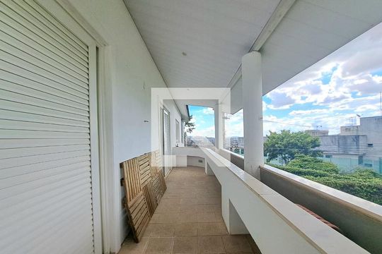 Sacada de casa à venda com 6 quartos, 400m² em Estoril, Belo Horizonte