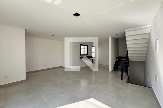 Sala de casa à venda com 3 quartos, 206m² em Vila Santo Alberto, Santo André