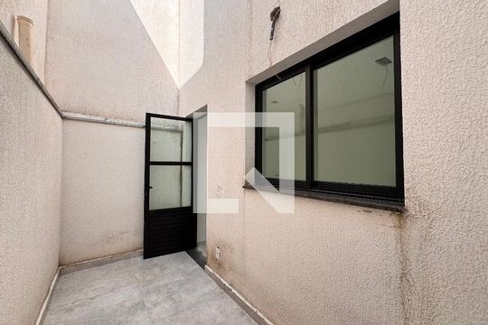 Área privativa de casa à venda com 3 quartos, 206m² em Vila Santo Alberto, Santo André
