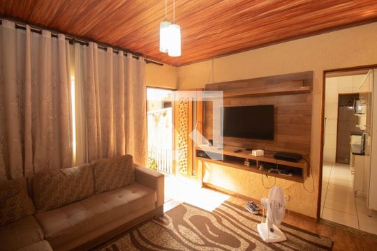 Casa à venda com 4 quartos, 270m² em Jardim Japao, São Paulo