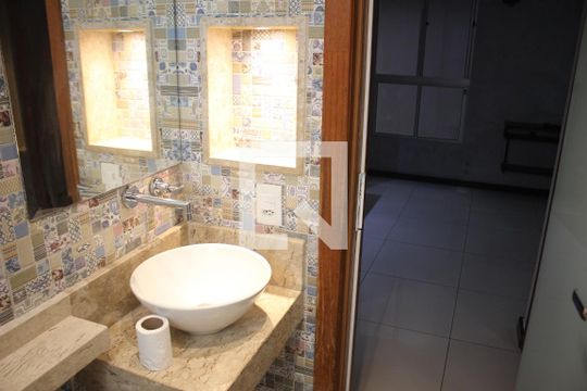 Banheiro de apartamento para alugar com 2 quartos, 62m² em Santa Maria, Contagem