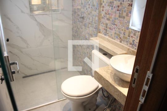 Banheiro de apartamento para alugar com 2 quartos, 62m² em Santa Maria, Contagem
