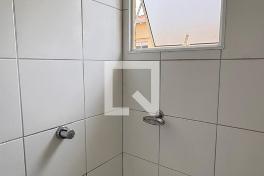 Banheiro de apartamento à venda com 3 quartos, 54m² em Vila Marieta, Campinas