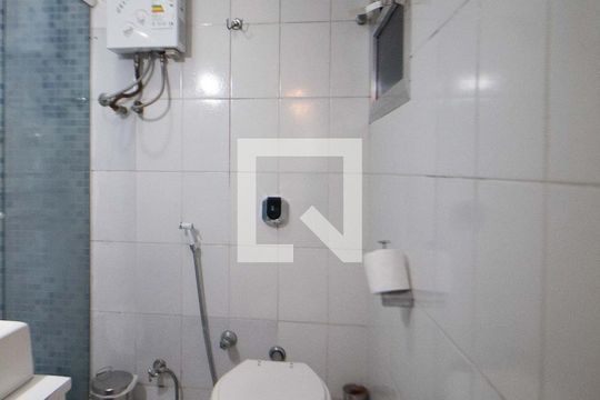 Banheiro da Suíte de kitnet/studio à venda com 1 quarto, 45m² em Copacabana, Rio de Janeiro