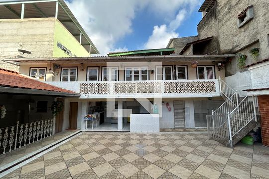 Quintal de casa para alugar com 4 quartos, 480m² em Higienópolis, Rio de Janeiro