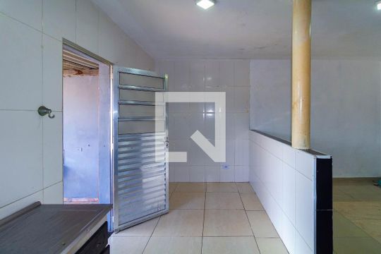 Cozinha de casa para alugar com 1 quarto, 60m² em São Rafael, São Paulo