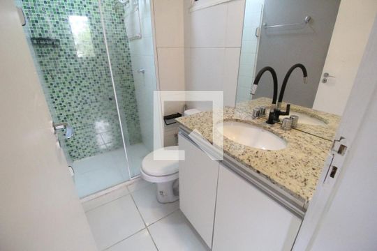 Banheiro de apartamento à venda com 2 quartos, 52m² em Jacarepaguá, Rio de Janeiro