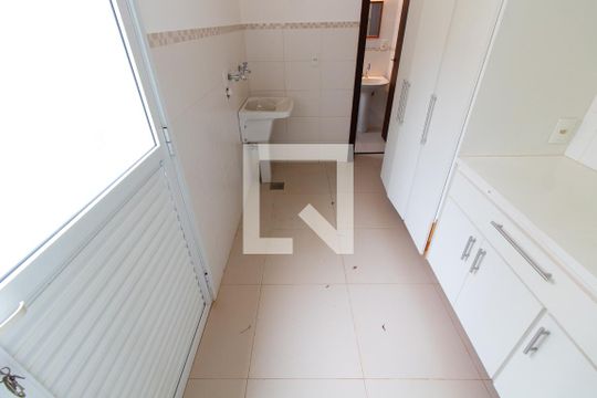 Área de Serviço de casa de condomínio para alugar com 4 quartos, 350m² em Bosque das Palmeiras, Campinas