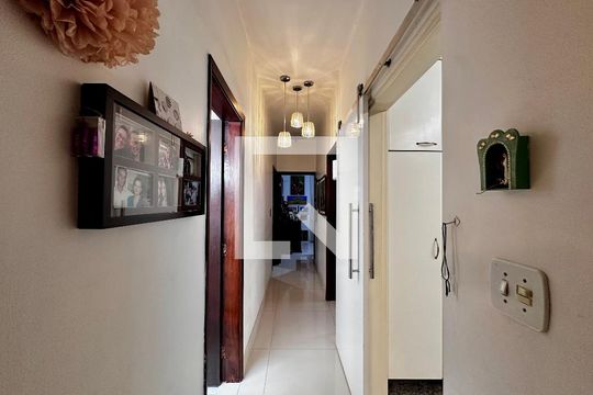 Corredor Quartos de casa à venda com 3 quartos, 247m² em Vila Congonhas, São Paulo