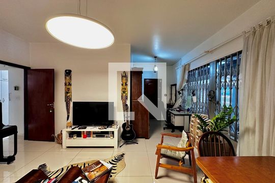 Sala de casa à venda com 3 quartos, 247m² em Vila Congonhas, São Paulo