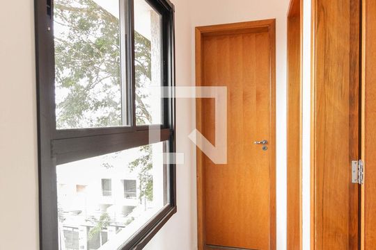 Corredor de apartamento à venda com 2 quartos, 51m² em Parque Cruzeiro do Sul, São Paulo