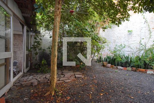 Quintal - Fundos de casa à venda com 3 quartos, 140m² em Vila Jardim, Porto Alegre