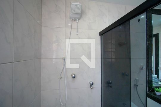 Banheiro de apartamento à venda com 4 quartos, 130m² em Grajaú, Belo Horizonte