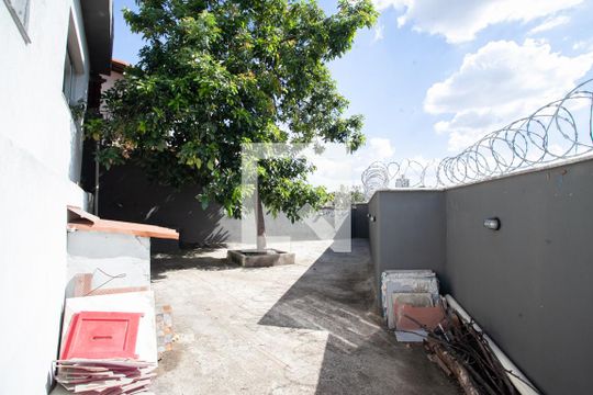 Quintal de casa à venda com 3 quartos, 360m² em Jardim Guanabara, Belo Horizonte