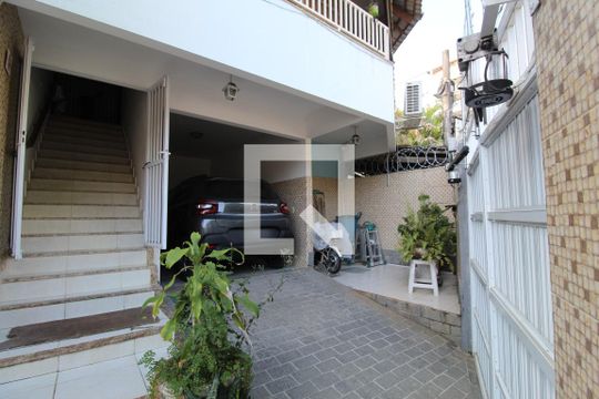 Garagem de casa à venda com 2 quartos, 119m² em Freguesia (jacarepaguá), Rio de Janeiro