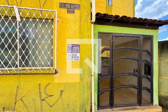 plaquinha instalada de apartamento à venda com 2 quartos, 120m² em Novo Eldorado, Contagem
