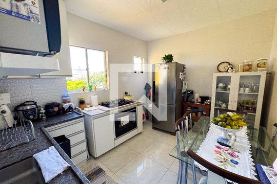 Cozinha de apartamento à venda com 2 quartos, 120m² em Novo Eldorado, Contagem