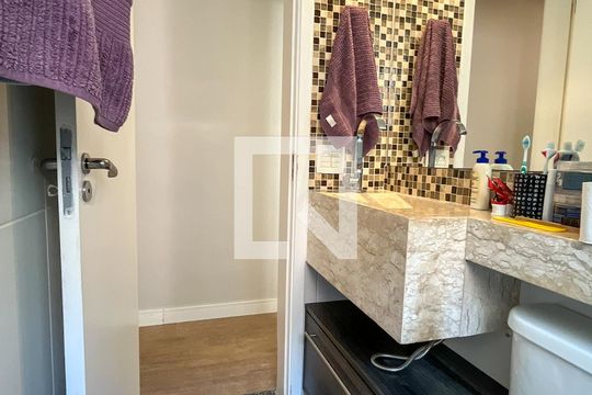 Banheiro de apartamento à venda com 2 quartos, 64m² em Vila Pereira Barreto, São Paulo