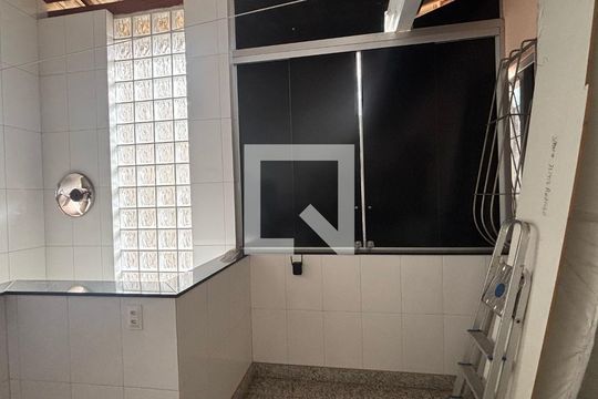 Área Externa de casa à venda com 3 quartos, 250m² em Ana Lúcia, Belo Horizonte