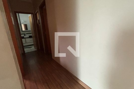 Corredor de casa à venda com 3 quartos, 250m² em Ana Lúcia, Belo Horizonte