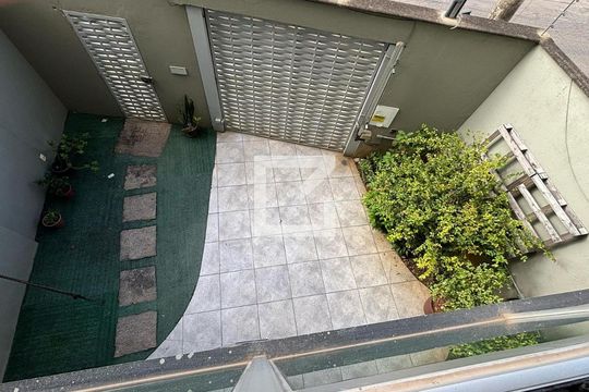 Área Externa de casa à venda com 3 quartos, 250m² em Ana Lúcia, Belo Horizonte