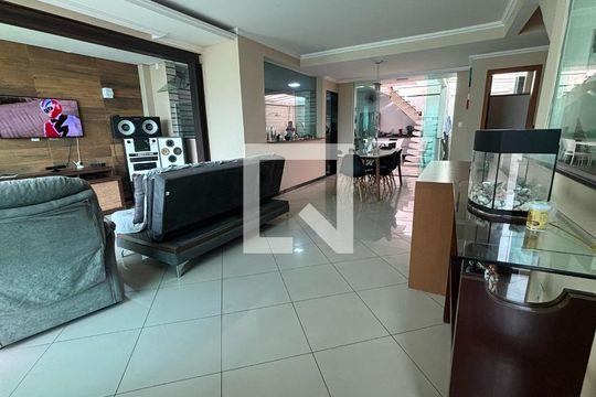 Sala de casa à venda com 3 quartos, 250m² em Ana Lúcia, Belo Horizonte