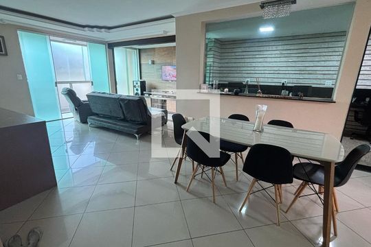 Sala de casa à venda com 3 quartos, 250m² em Ana Lúcia, Belo Horizonte