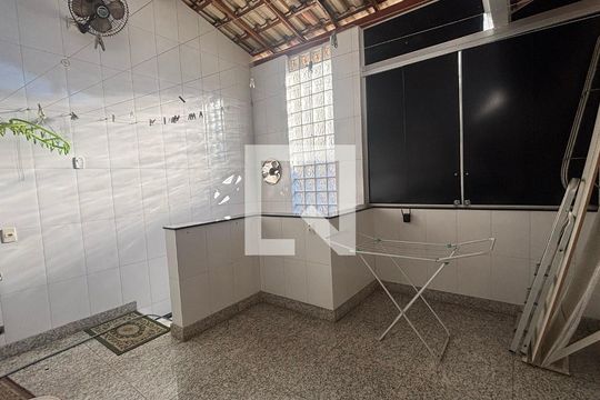 Área de Serviço de casa à venda com 3 quartos, 250m² em Ana Lúcia, Belo Horizonte
