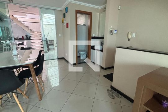 Sala de casa à venda com 3 quartos, 250m² em Ana Lúcia, Belo Horizonte