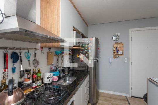 Cozinha de apartamento para alugar com 2 quartos, 43m² em Piraporinha, Diadema