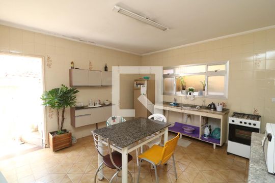 Cozinha de casa à venda com 3 quartos, 341m² em Vila Antonieta, São Paulo