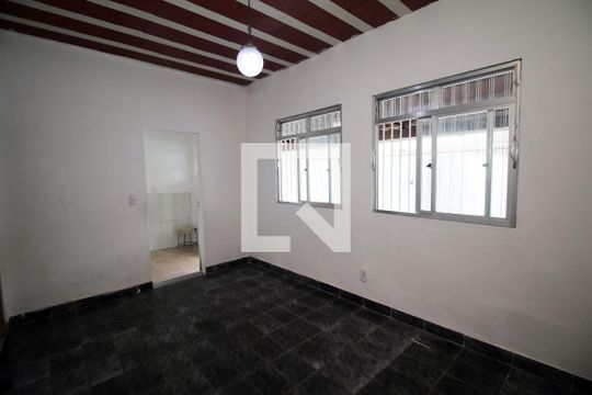 Casa para alugar com 1 quarto, 70m² em Irajá, Rio de Janeiro