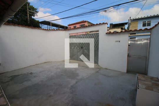 Quintal e Garagem de casa para alugar com 1 quarto, 70m² em Irajá, Rio de Janeiro
