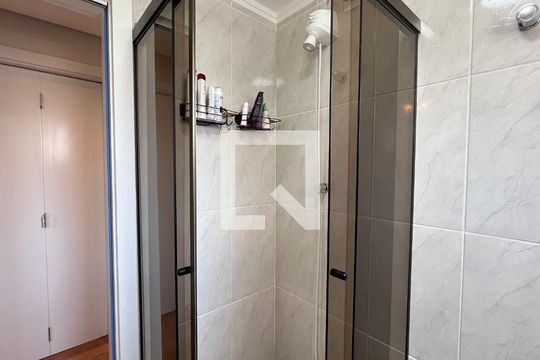 Banheiro de apartamento para alugar com 2 quartos, 57m² em Vila Madalena, São Paulo