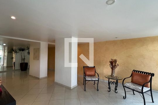 Hall de entrada de apartamento para alugar com 2 quartos, 57m² em Vila Madalena, São Paulo