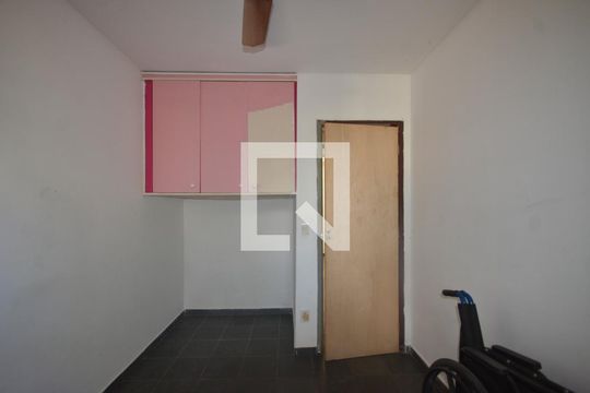 Quarto 1 de apartamento para alugar com 2 quartos, 40m² em Cosmos, Rio de Janeiro