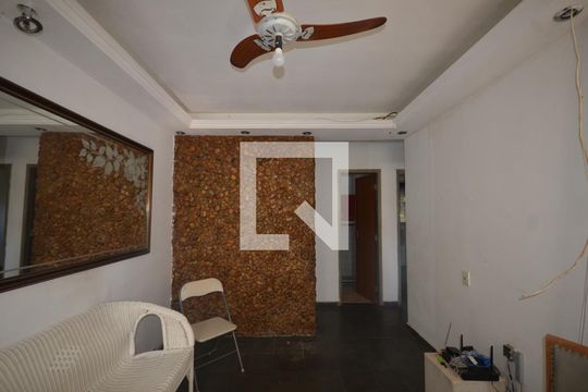 Sala de apartamento para alugar com 2 quartos, 40m² em Cosmos, Rio de Janeiro